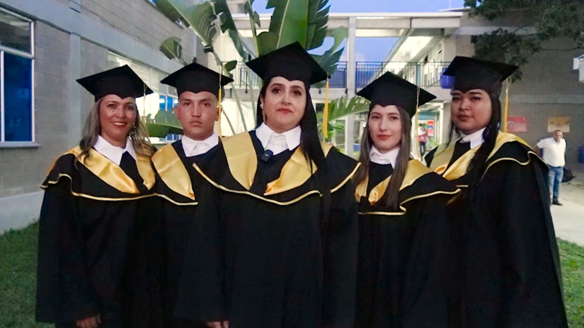 Graduación Tecnológica de 46 Jóvenes en Ginebra
