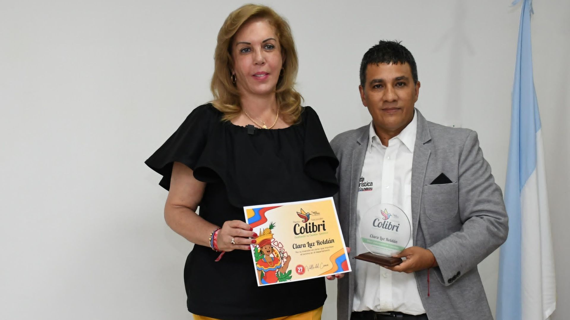 Premio Colibrí a Clara Luz Roldán por Liderazgo Turístico