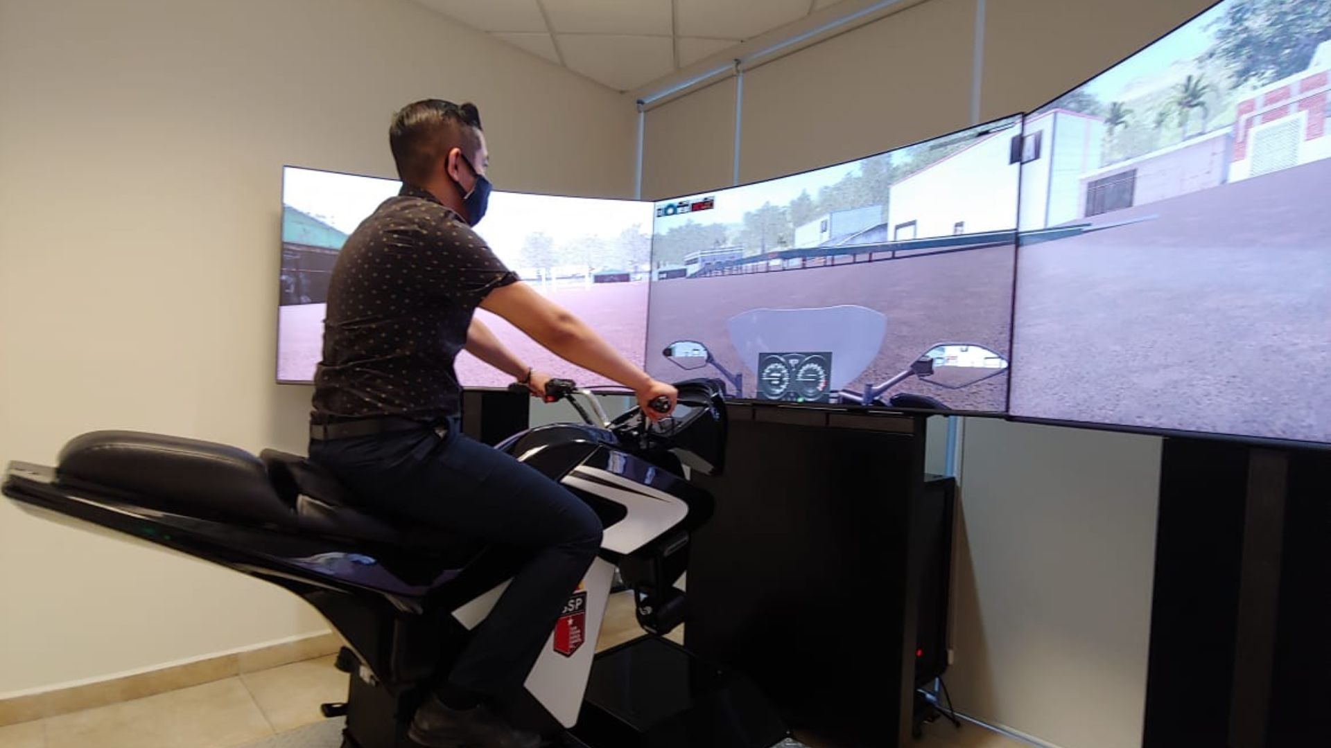 Simulador para Motociclistas: Estrategia del Gobierno del Valle
