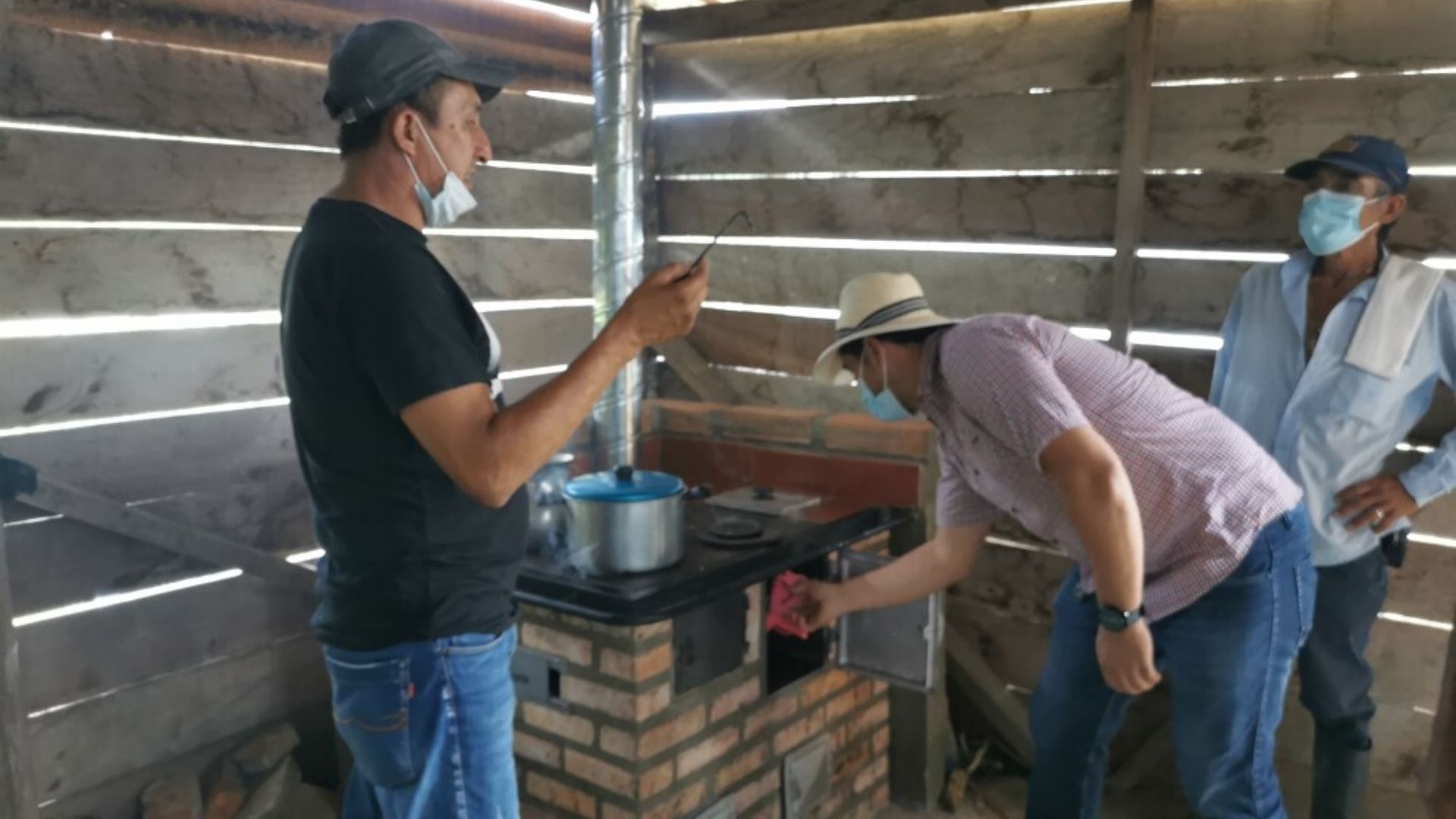 Acciones Invencibles: Estufas Ecoeficientes en Trujillo Valle del Cauca