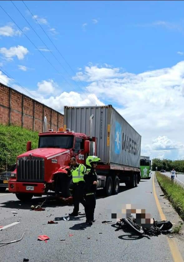 Impactante accidente en la vía Cerritos Cartago.