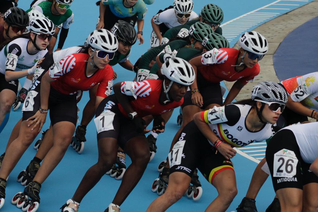 Éxito Rotundo del Equipo de Patinaje de Velocidad