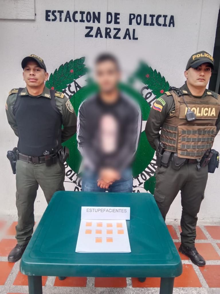 Lo Capturaron con Papeletas de Estupefacientes