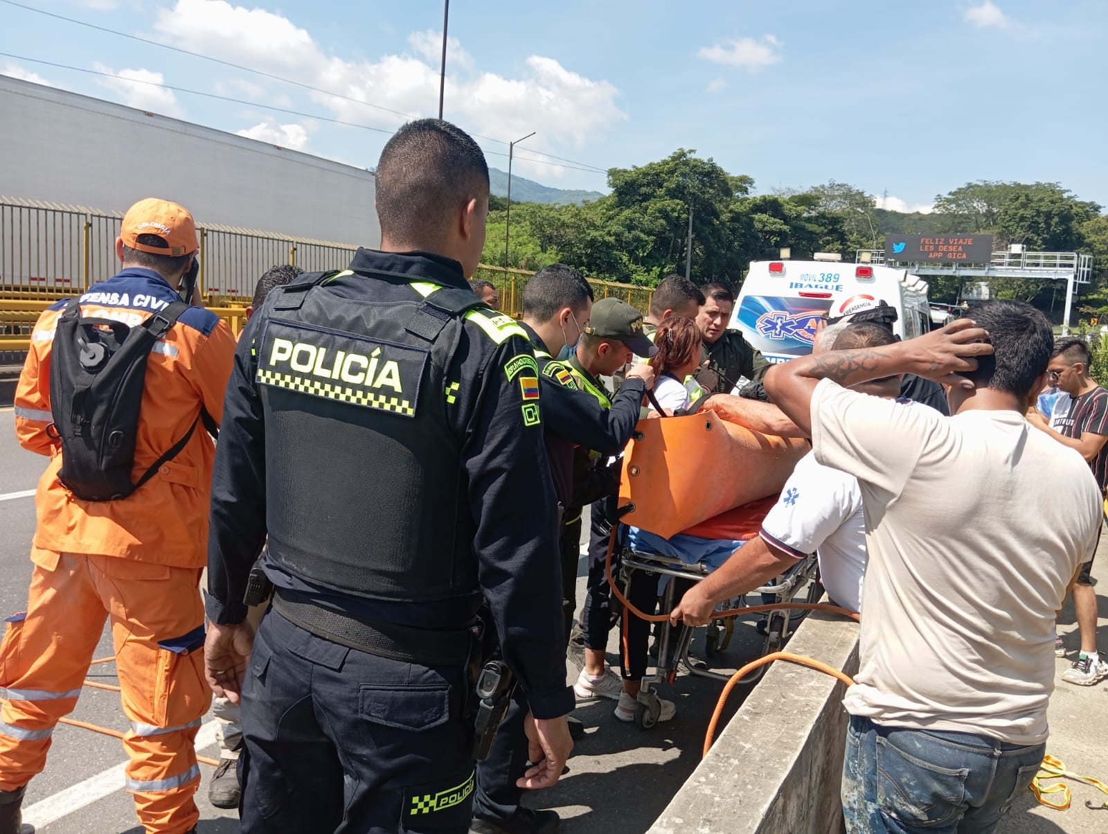 Mujer Sobrevive Tras Saltar del Puente de la Variante En Ibagué