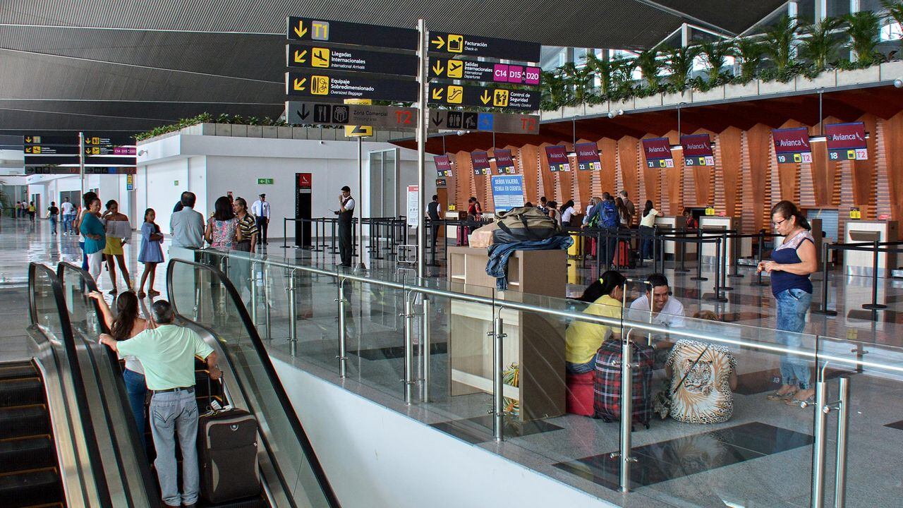 Atrapado con Toneladas de Marihuana en Aeropuerto Colombiano