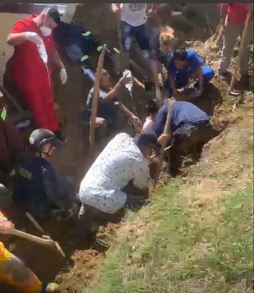¡Video! Rescatan Dos Personas De Un Derrumbe En Obando Valle
