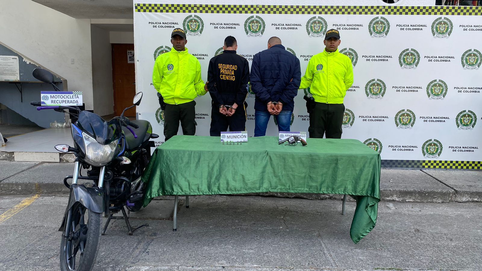 Los Capturaron Armados Y Con Estupefacientes