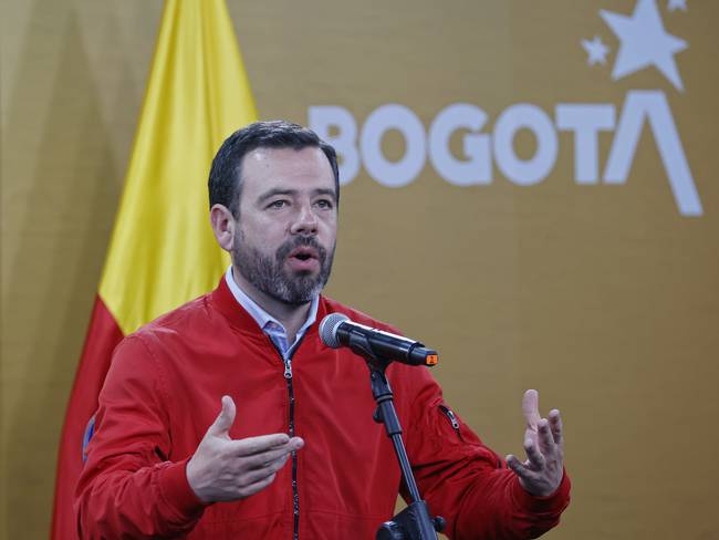 Galán dice si le permitirá a los civiles el porte de armas
