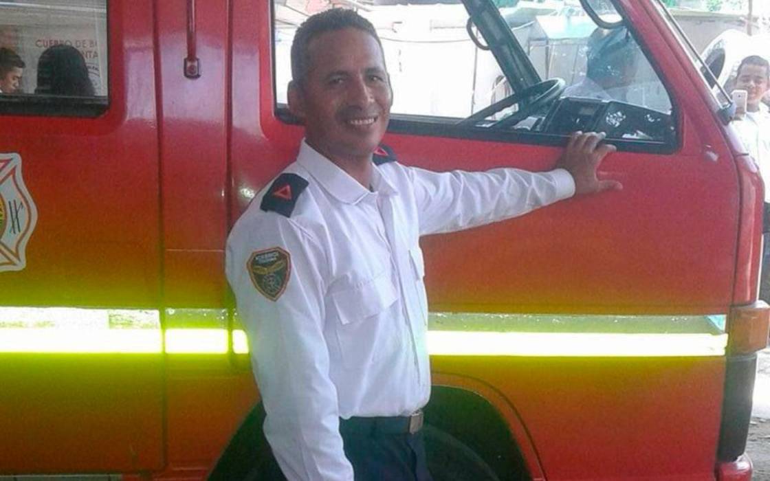 Muere bombero intentando apagar incendio forestal