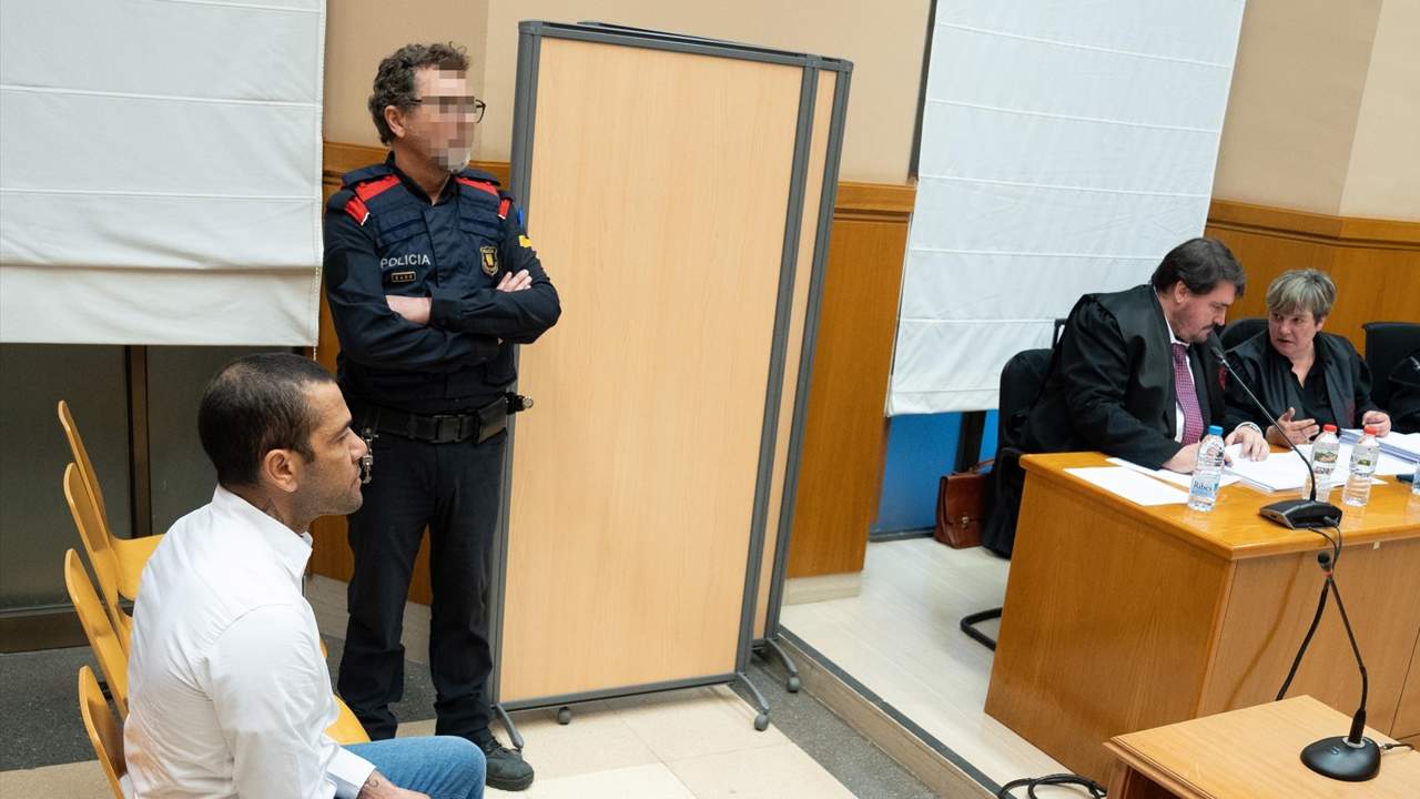 Dani Alves, la estrella del fútbol mundial, es condenado a 4 años de cárcel por abuso sexual