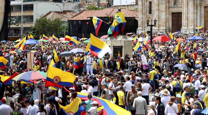 Periodista es agredido en manifestaciones
