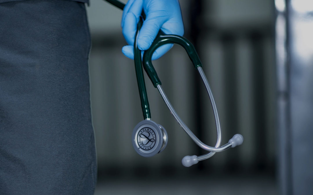 Médicos le exigen a Petro no hablar sin argumentos