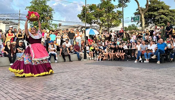 Familias disfrutan de actividades artísticas en Pereira