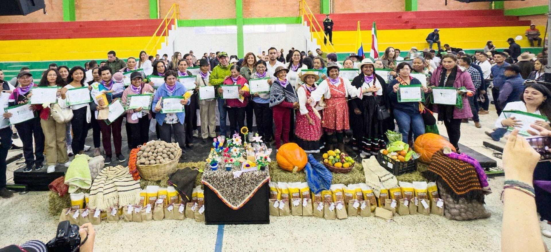 Mujeres Campesinas recibieron 188 títulos de tierra en  Boyacá