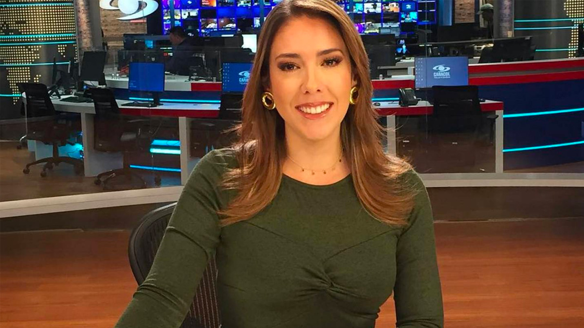 Reconocida periodista es acosada por influencer