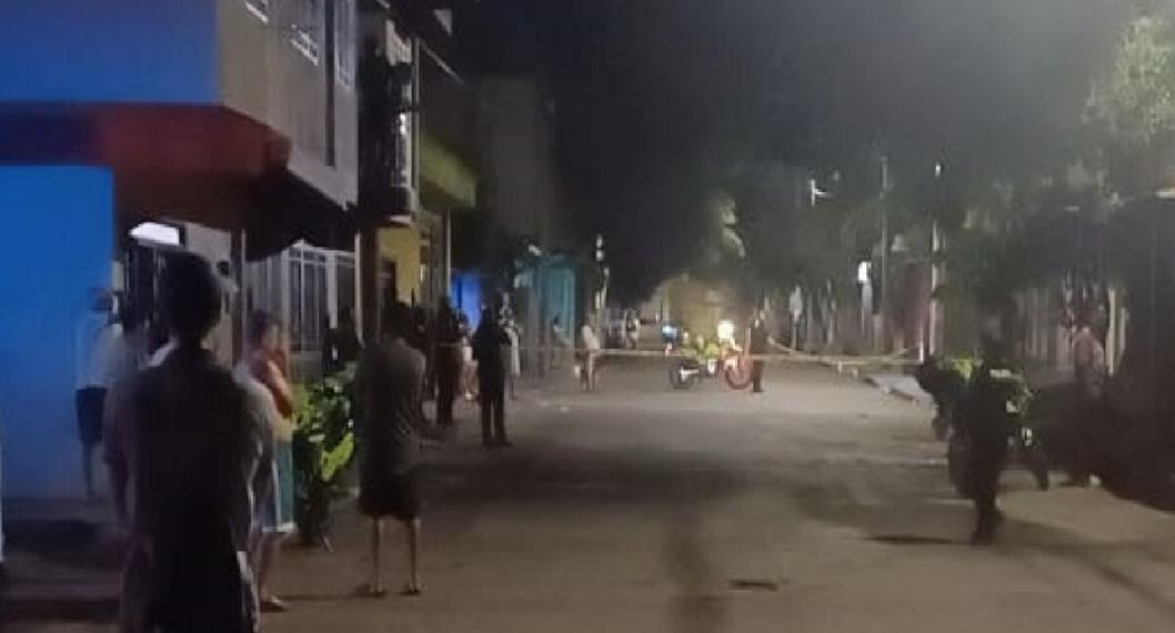 Motociclistas atacan fábrica de plásticos con un explosivo