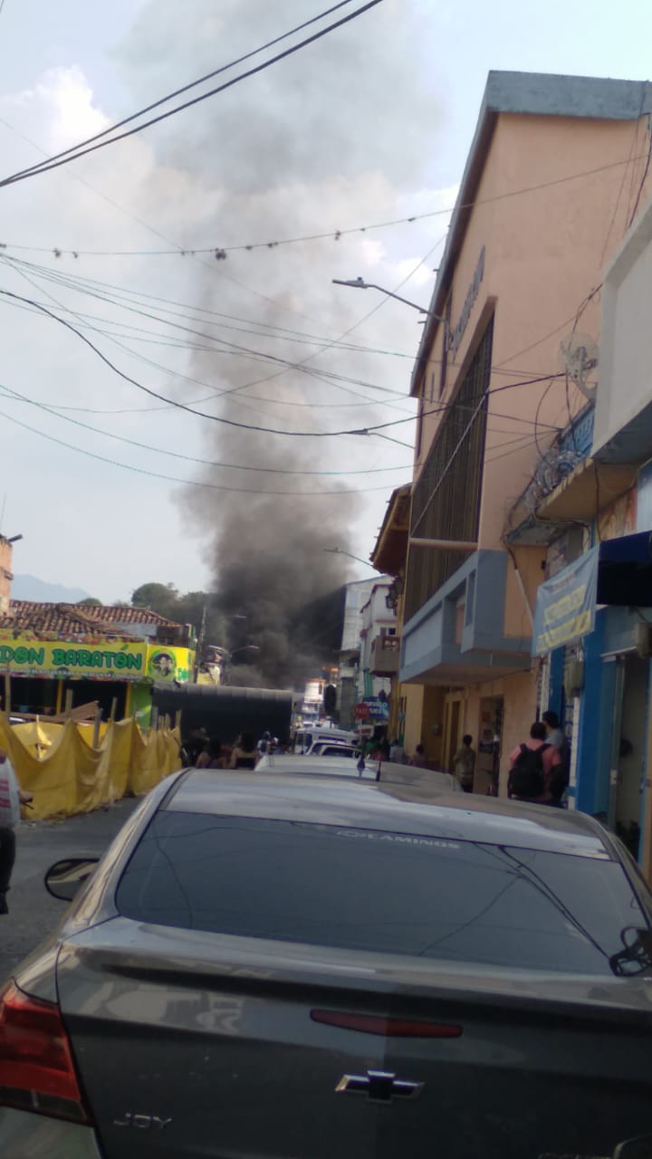 Incendio en el centro de Cartago genera pánico