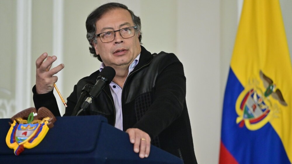 Gustavo Petro arremete contra los medios de comunicación