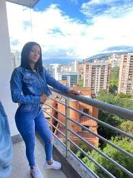 Asesinan a mujer en Medellín y le prenden candela a su casa