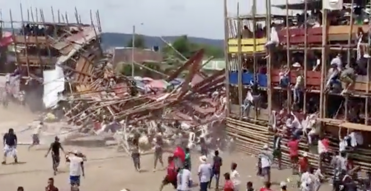 Palco lleno de gente se desplomó durante corraleja