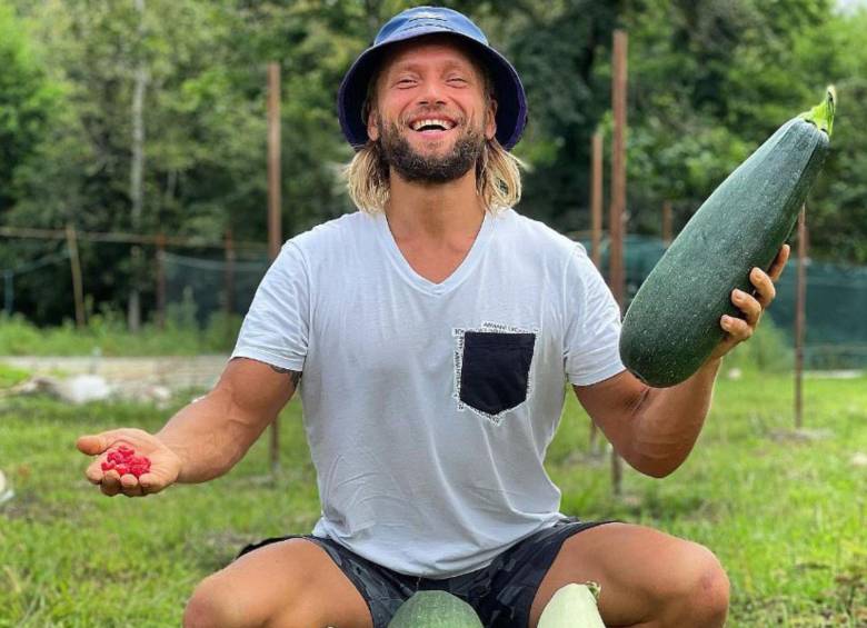 Influencer vegano condenado por dejar morir de hambre a su bebé