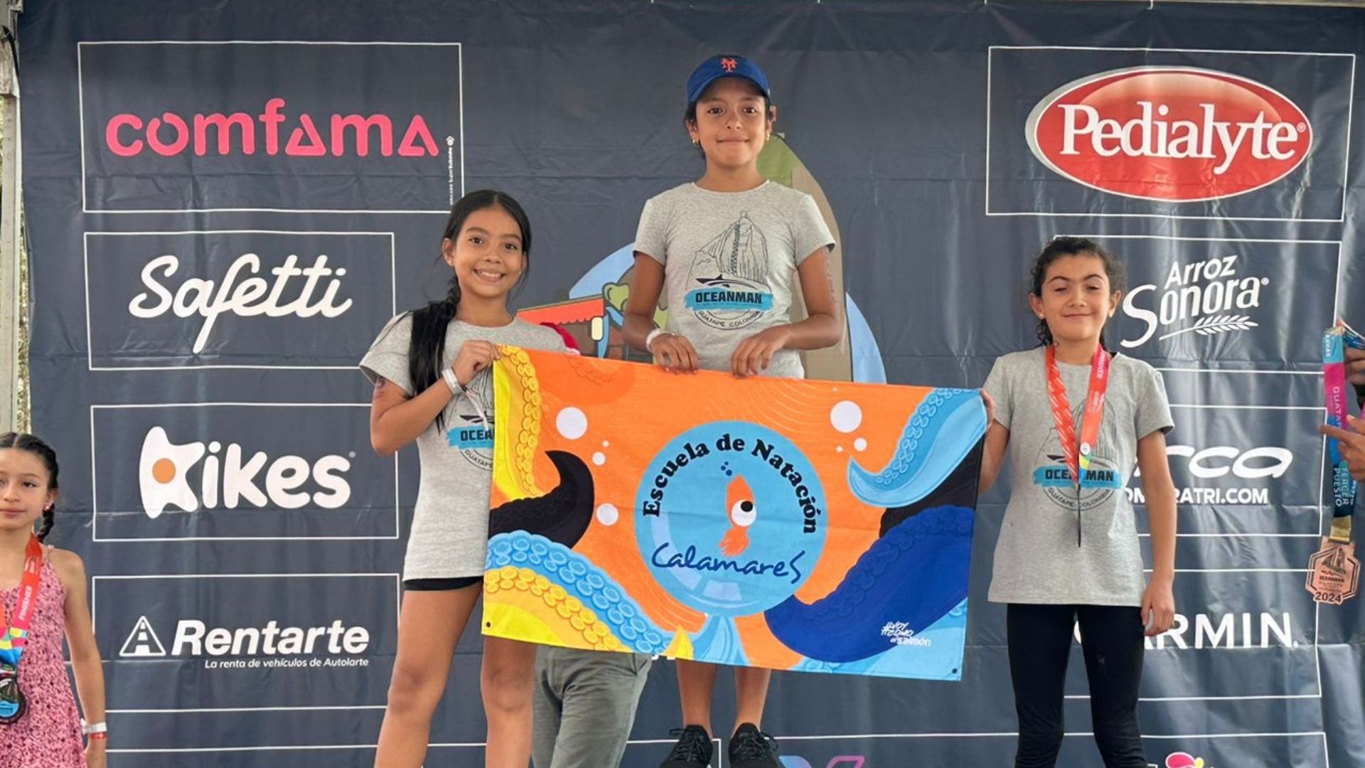 El Club Calamares de Cartago Triunfa en el Océanman