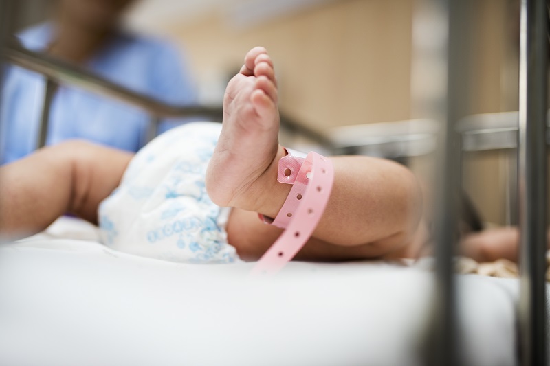 Buscan a padres que abandonaron a su bebé muerta en el hospital