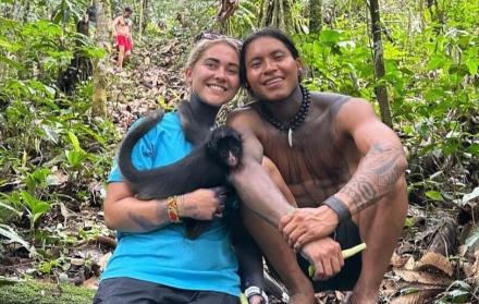 Joven australiana dejó todo para vivir con su novio en la selva