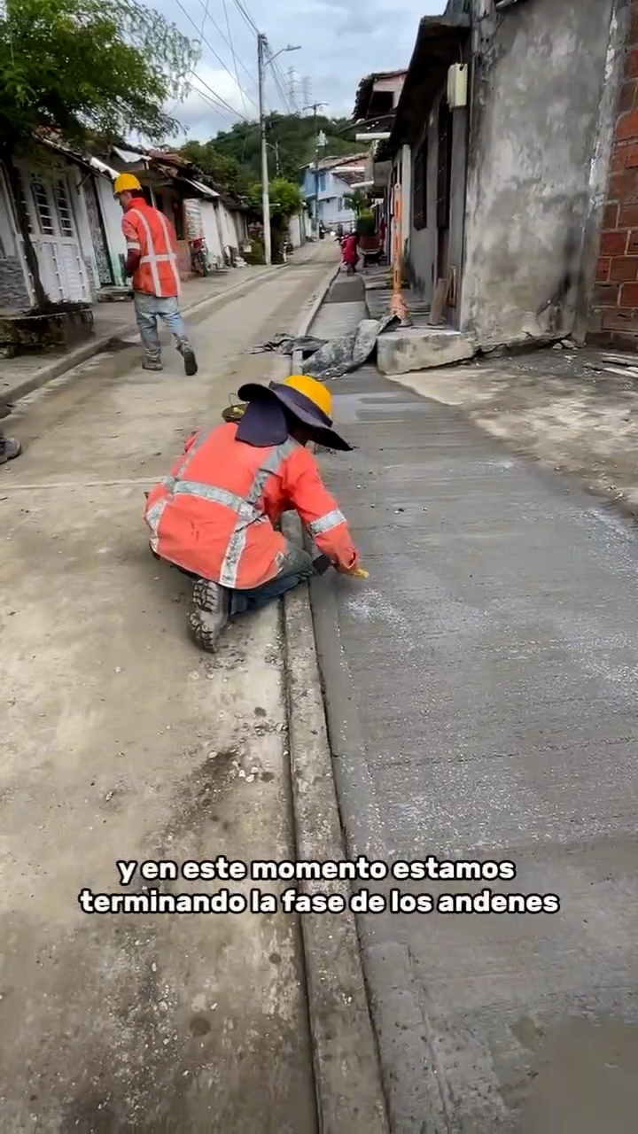 Finalización de mejoras en vía del barrio Robertulio Lora