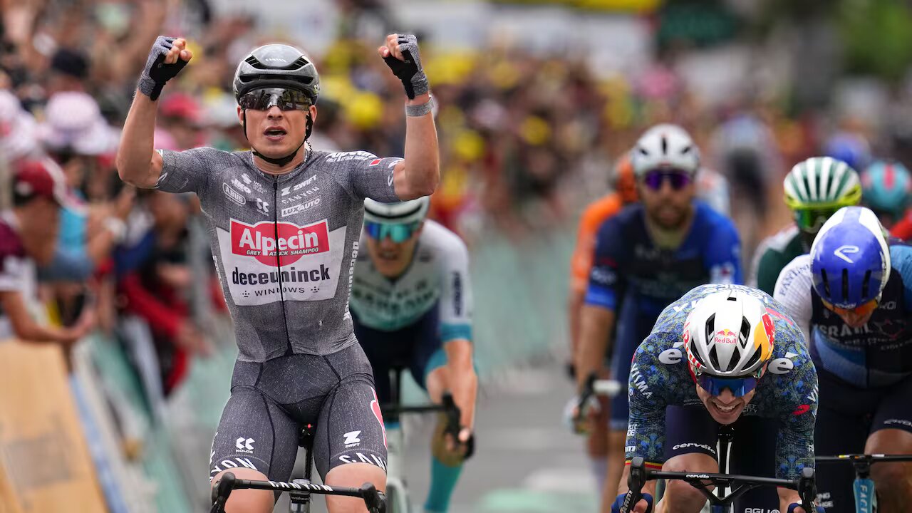 Jasper Philipsen triunfa en Pau antes del ascenso a los Pirineos
