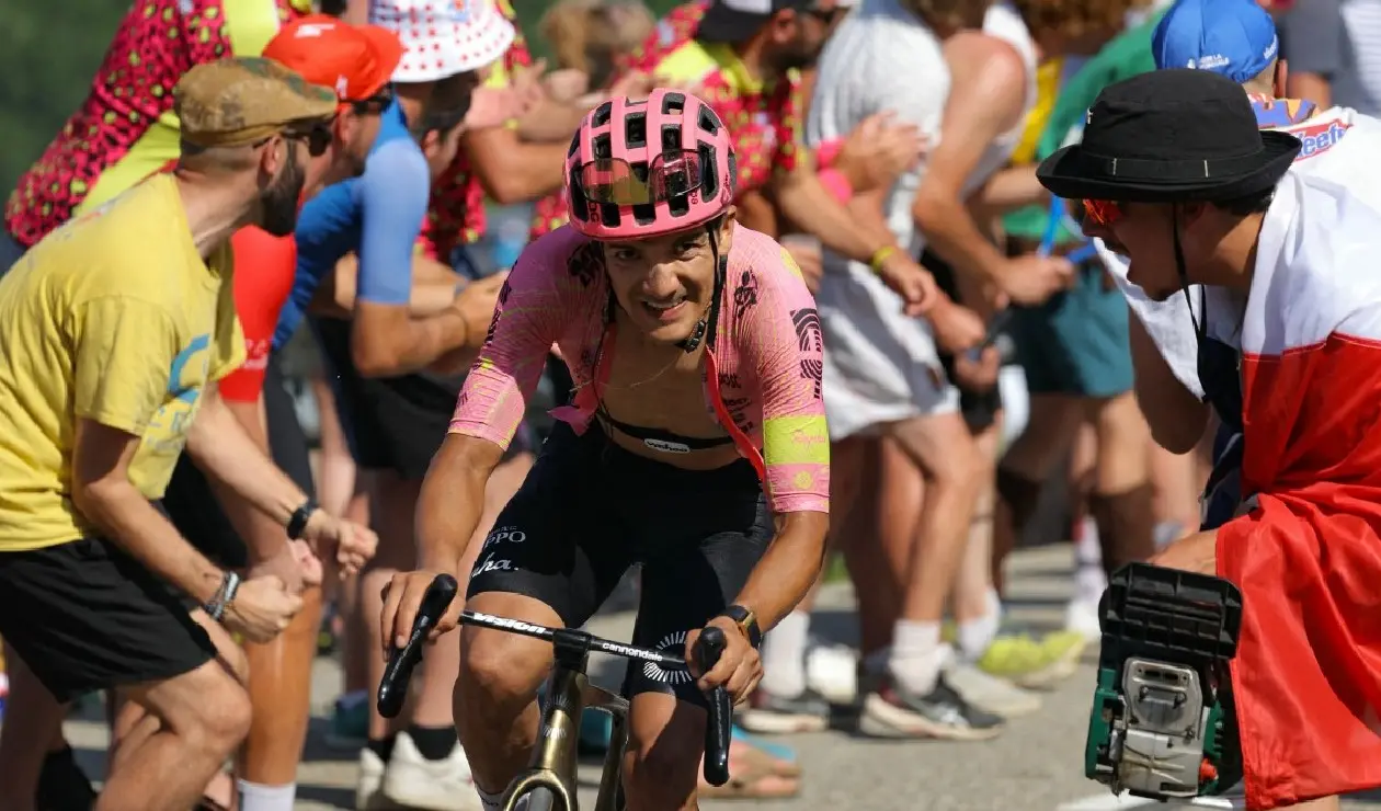 Carapaz triunfa en la Etapa 17 del Tour de Francia