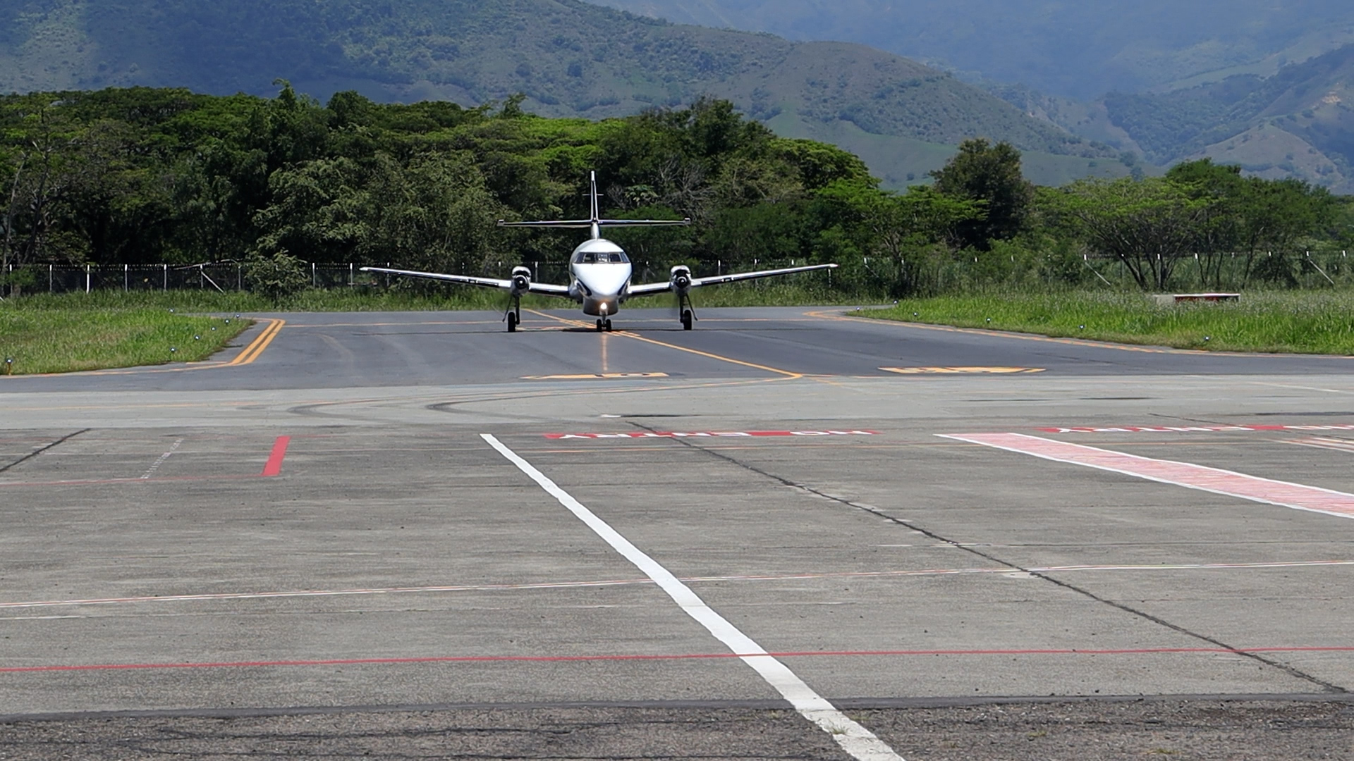 Satena inicia operaciones en Santa Ana