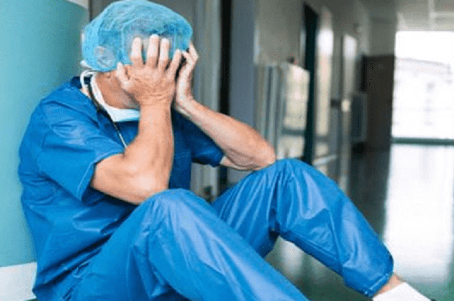"No es normal, es maltrato": campaña contra maltrato a médicos residentes en Colombia
