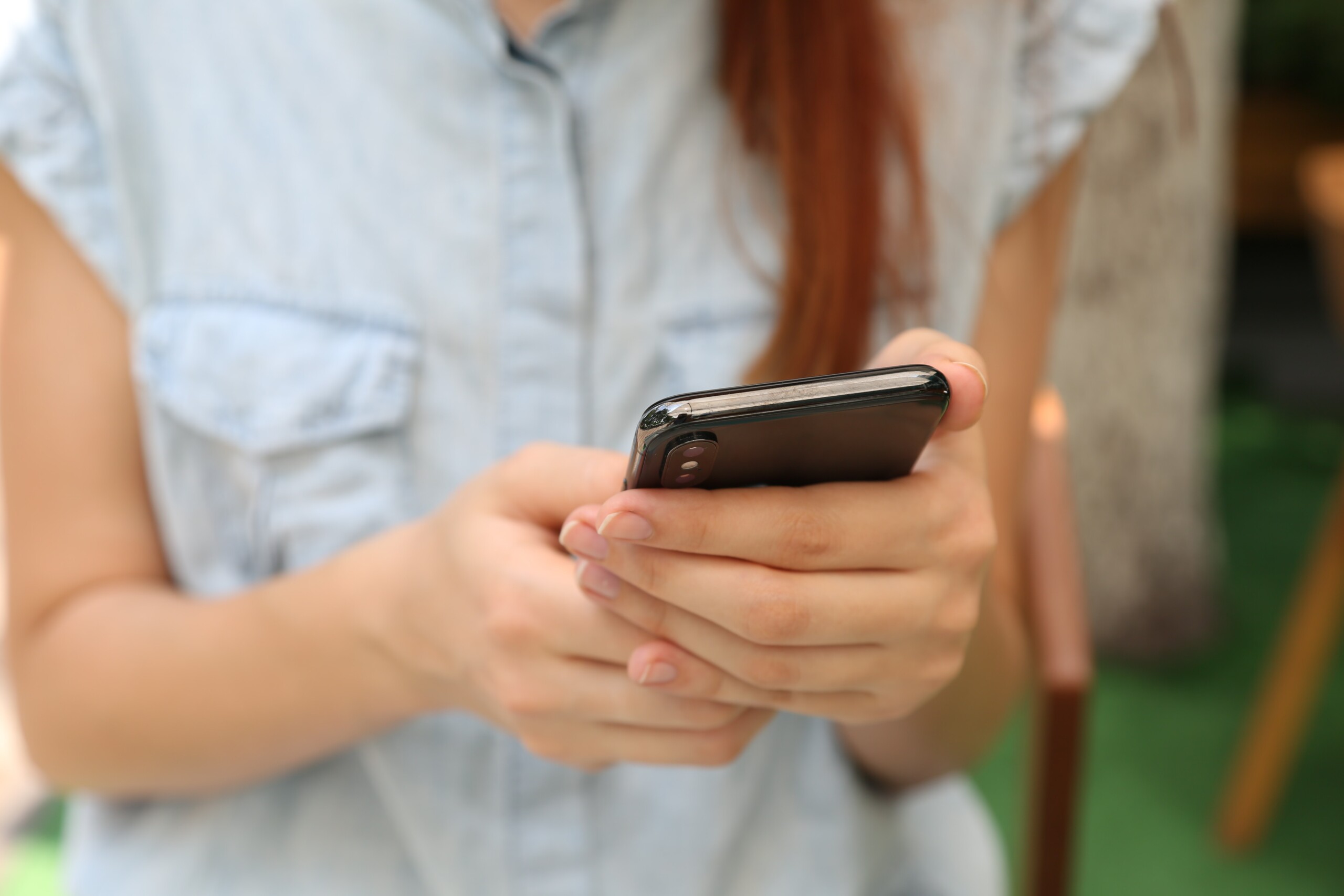 Revisar el celular de su pareja podría llevarlo a la cárcel