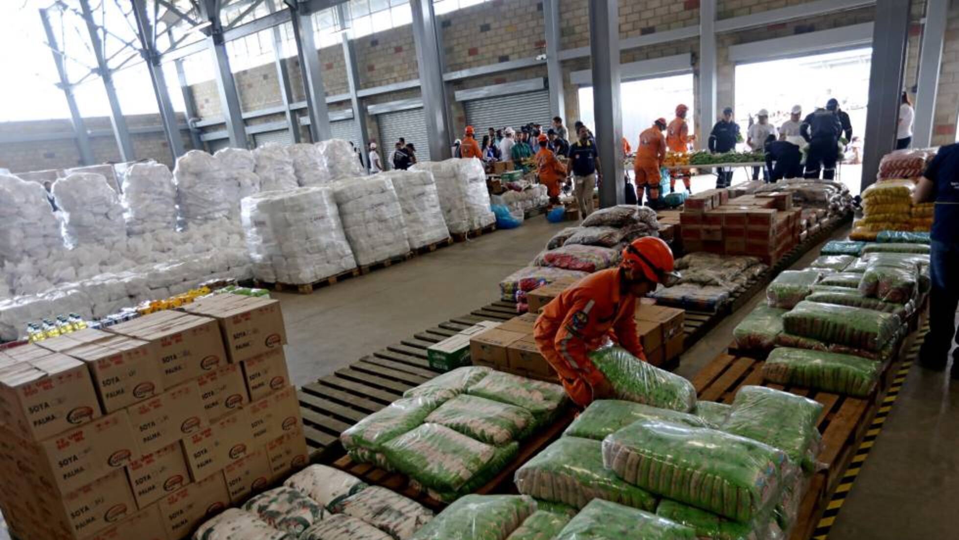 Controversia: Hallan bodegas repletas de suministros en Venezuela