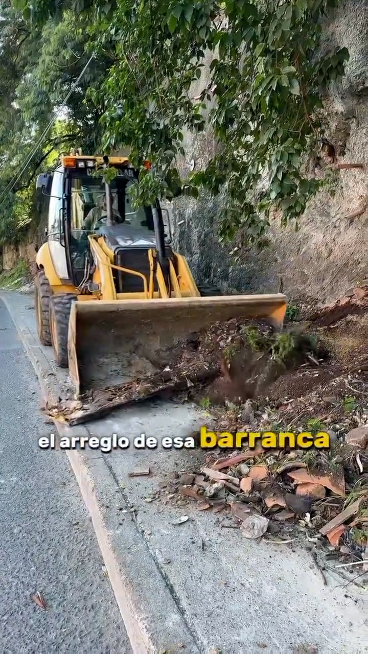 Avanza la intervención en la calle 10 con maquinaria amarilla