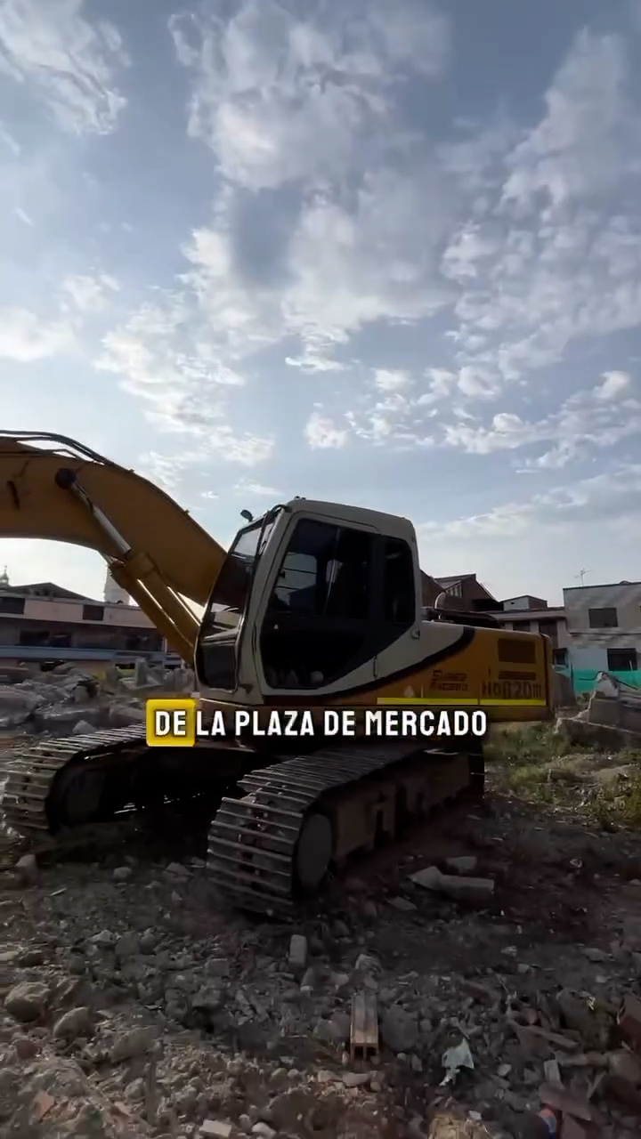 Retoman trabajos en la Plaza de Mercado con maquinaria pesada