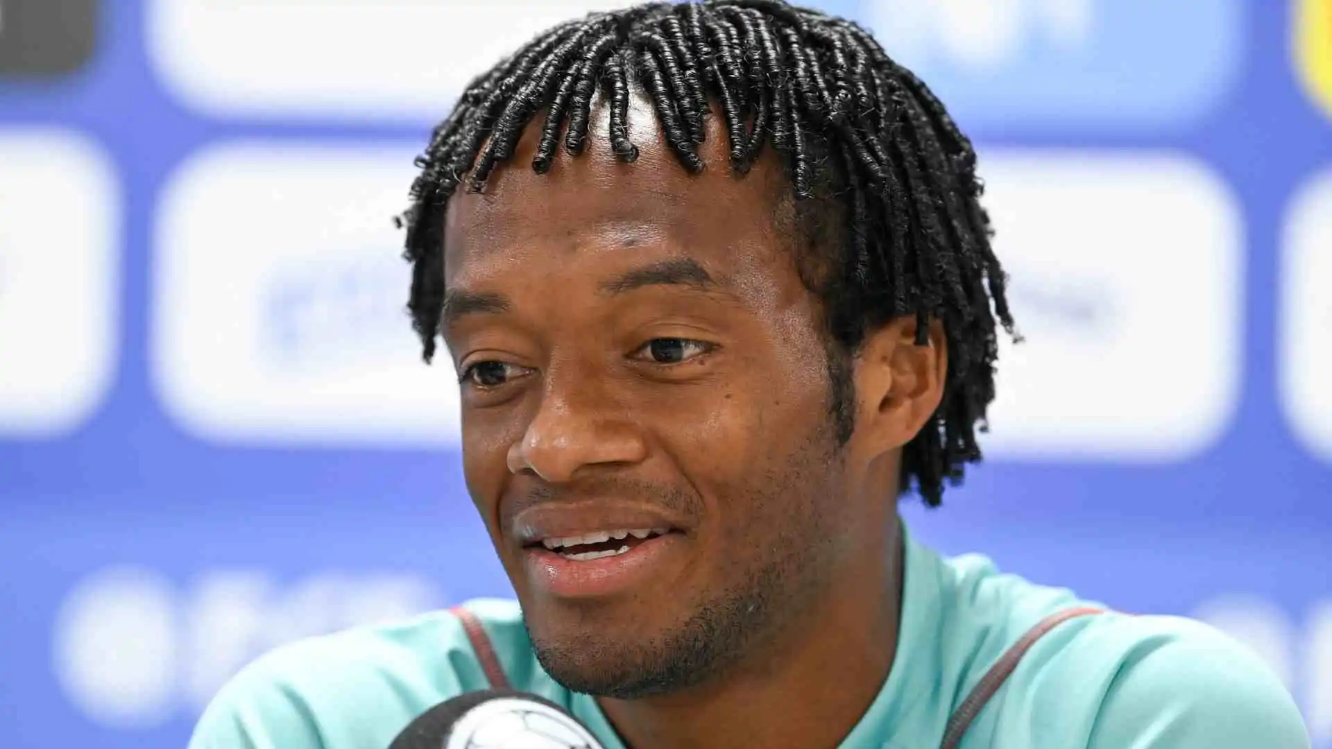 Juan Guillermo Cuadrado ya fue presentado por su nuevo equipo