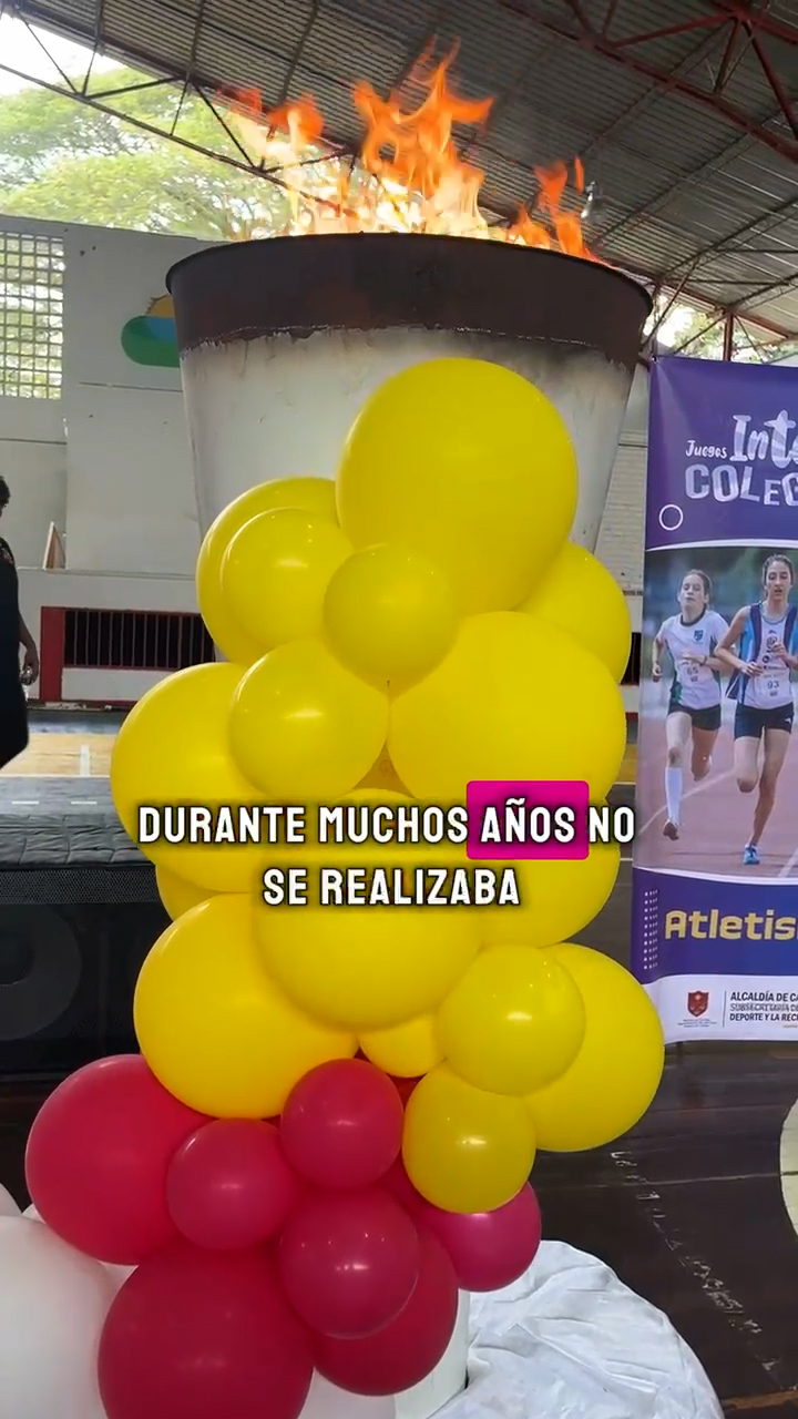 Llama de los Juegos Intercolegiados 2024 Encendida