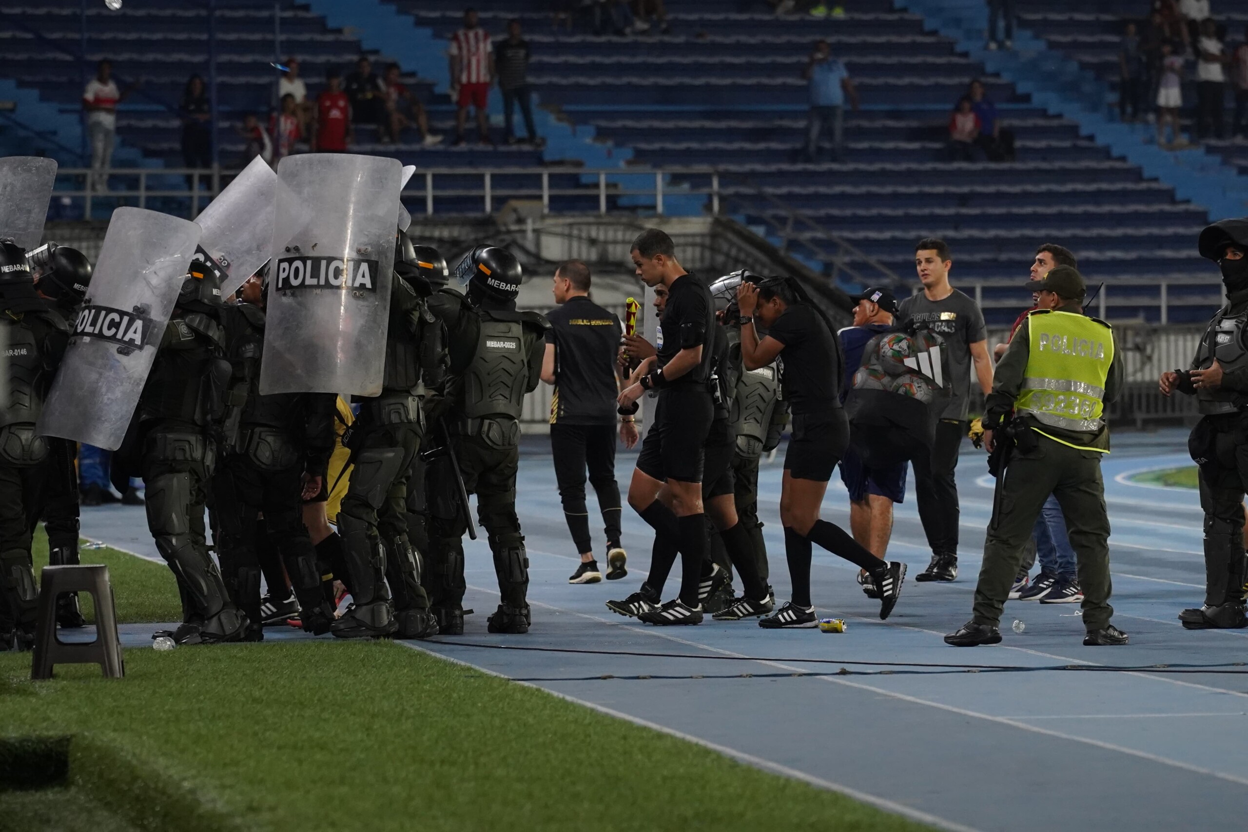 Águilas Doradas vence a Junior en un duelo polémico