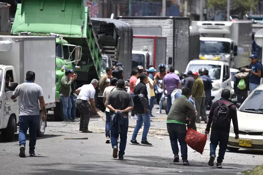 Villavicencio declara alerta amarilla por paro camionero