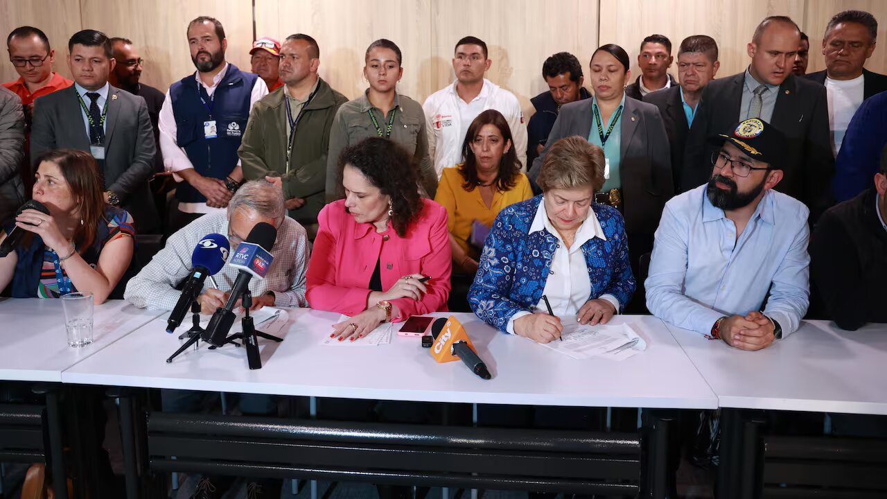 Acuerdo entre Gobierno y transportadores levanta paro