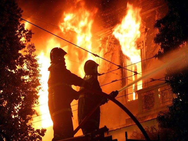 Cuatro personas murieron en un voraz incendio en Cali