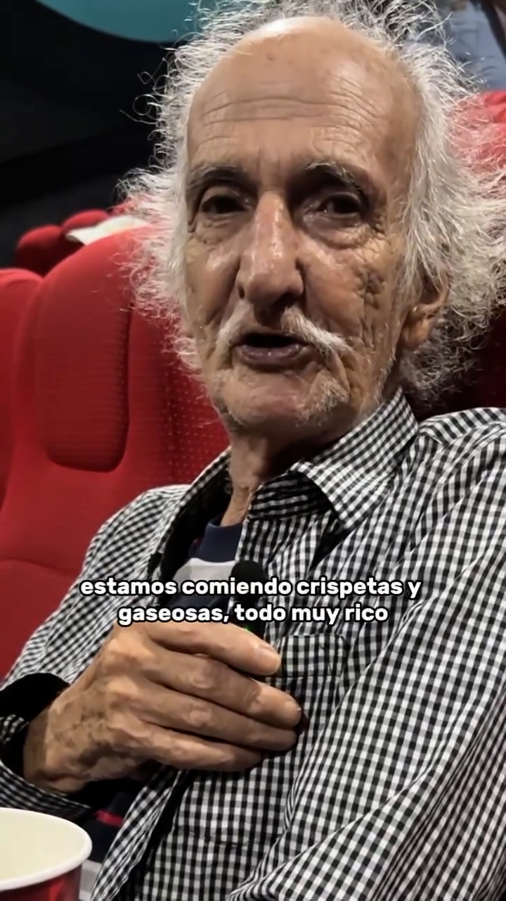 Jornada de cine y recreación para los abuelos de Hogar La Emilia