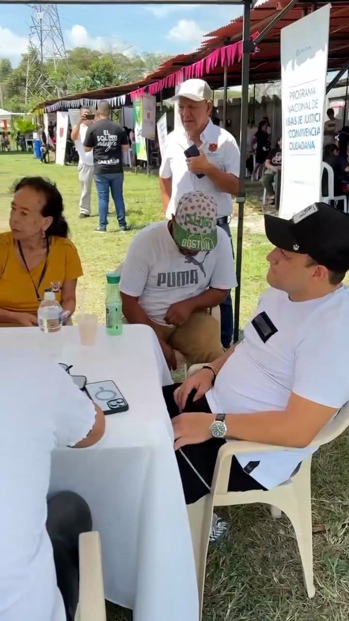 Alcalde escucha a la comunidad en Progreso en tu barrio