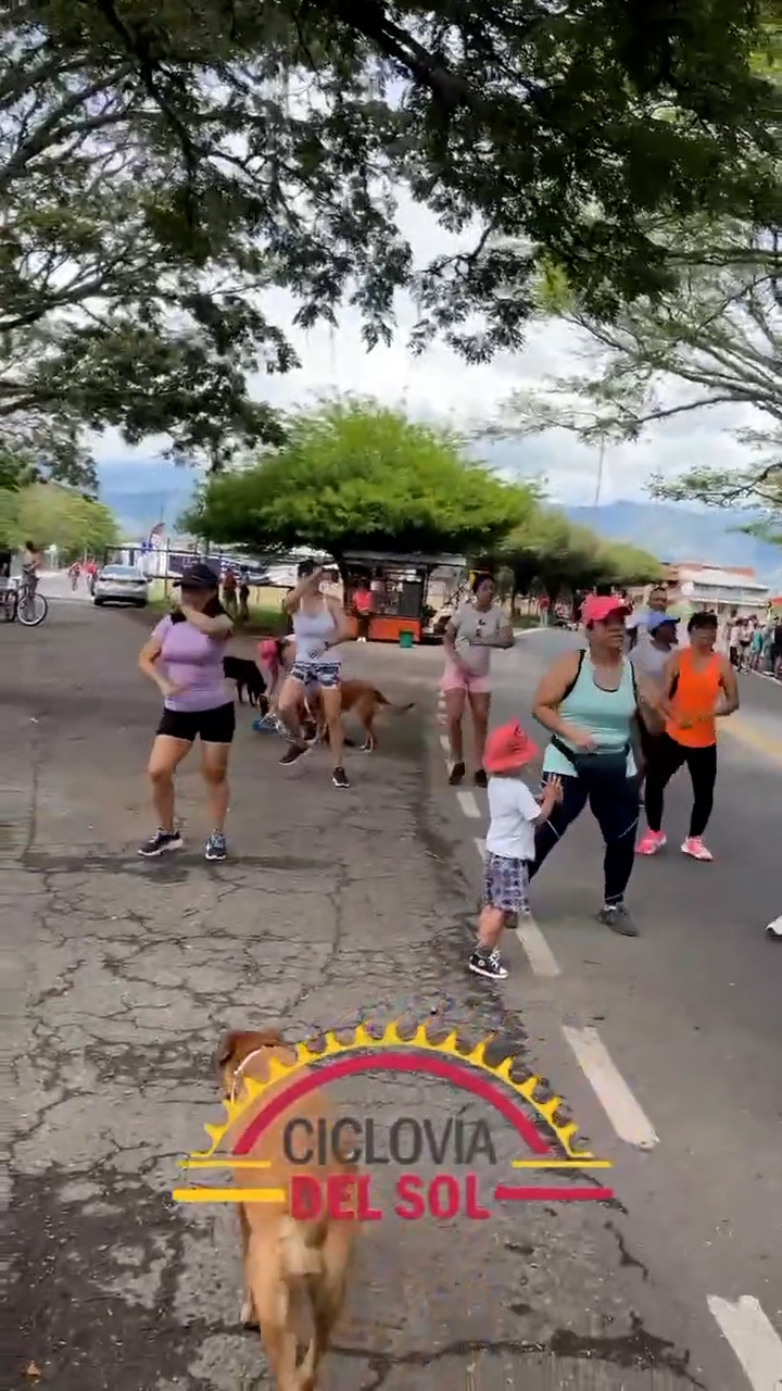 Domingo deportivo en la Ciclovía del Sol