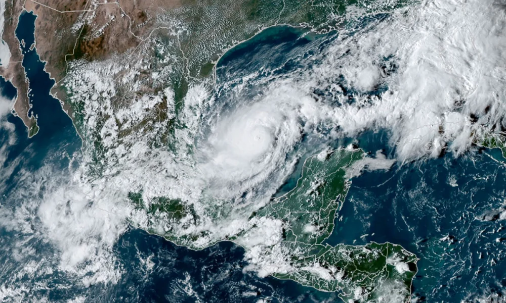 Huracán Milton se intensifica y amenaza la costa de Florida