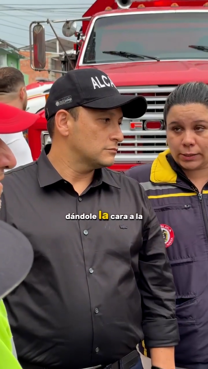 Alcalde de Cartago atiende incendio en Bellavista