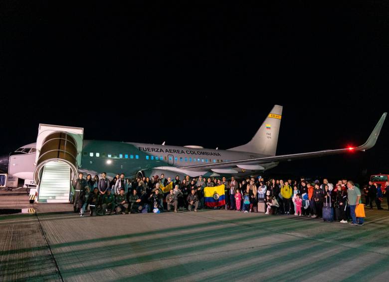 Segundo vuelo humanitario desde Líbano aterriza en Colombia