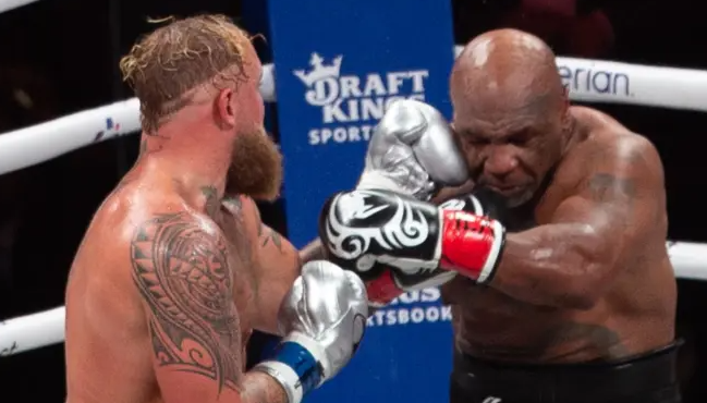 Mike Tyson es derrotado en un histórico combate de boxeo